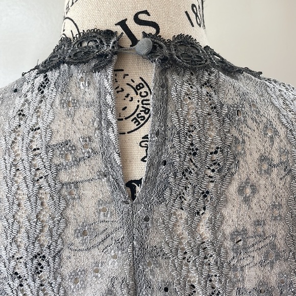 Vici Smoky Mountain Rain Lace Contrast Top - Picture 7 of 12